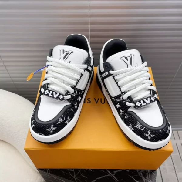 LV Trainer Maxi Sneaker - RLS116