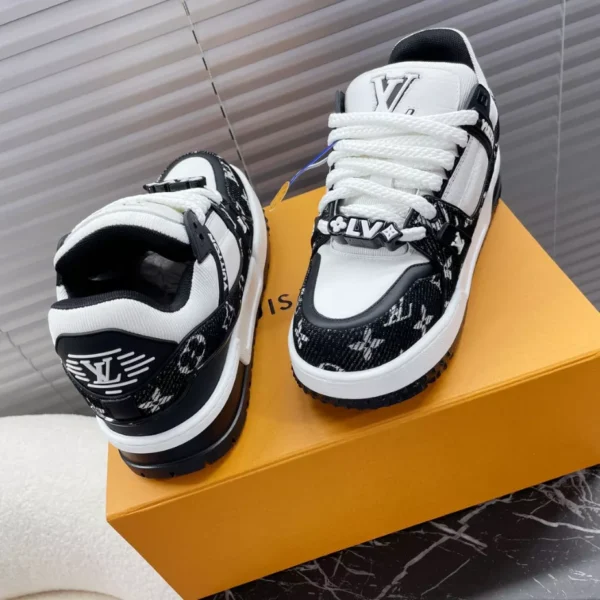 LV Trainer Maxi Sneaker - RLS116