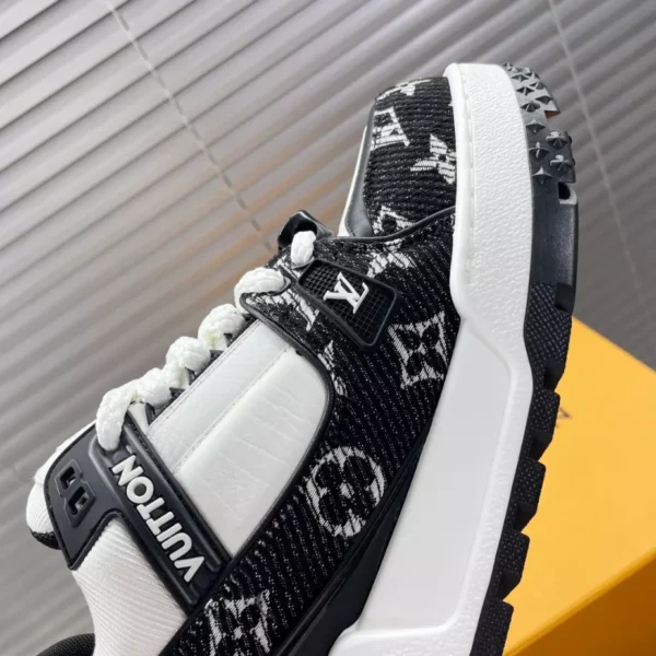 LV Trainer Maxi Sneaker - RLS116