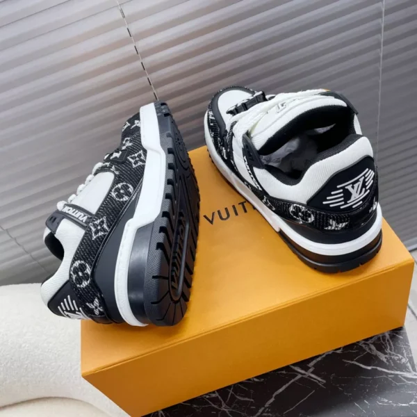 LV Trainer Maxi Sneaker - RLS116