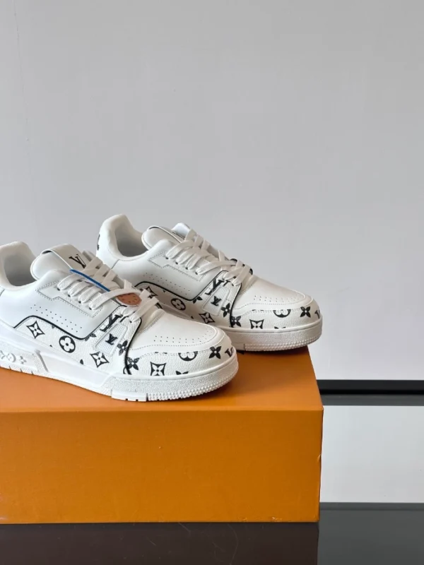 LV Trainer Sneaker - RLS106