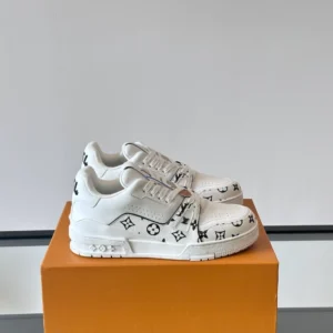 LV Trainer Sneaker - RLS106