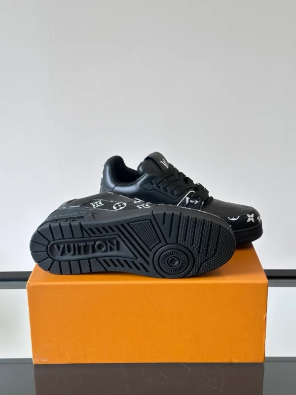 LV Trainer Sneaker - RLS107