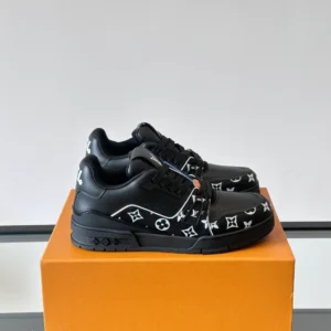 LV Trainer Sneaker - RLS107