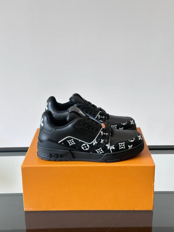LV Trainer Sneaker - RLS107