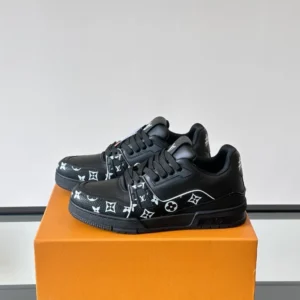 LV Trainer Sneaker - RLS107