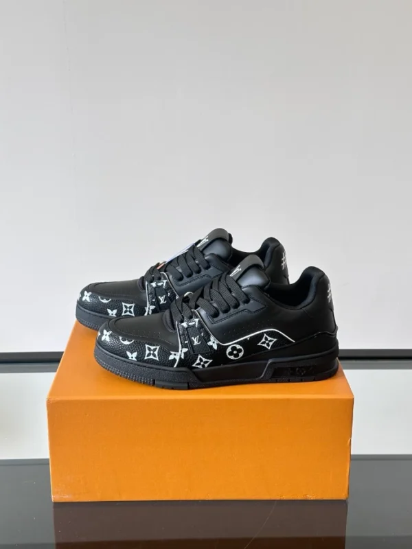 LV Trainer Sneaker - RLS107