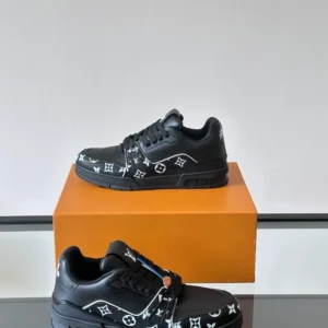 LV Trainer Sneaker - RLS107