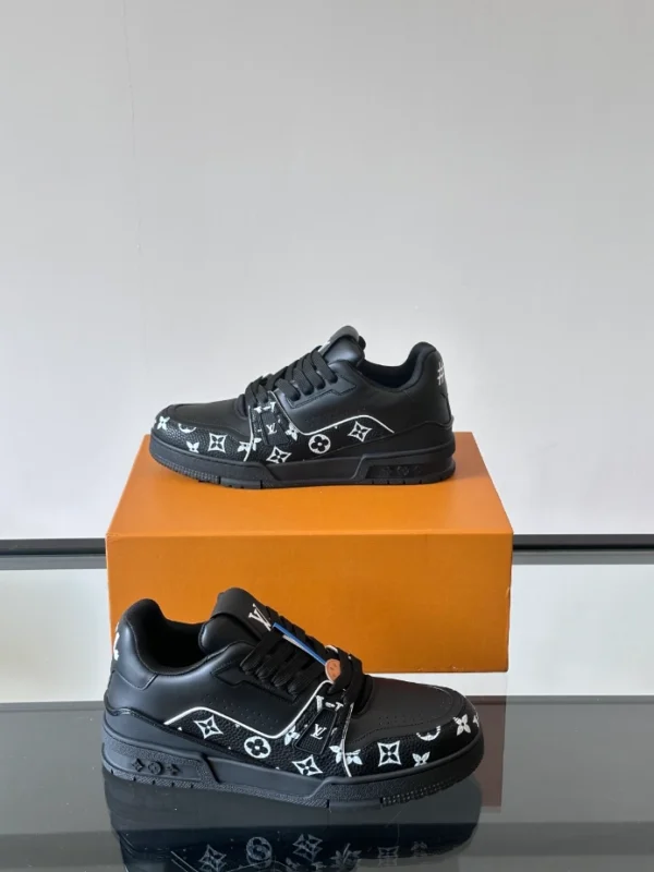 LV Trainer Sneaker - RLS107