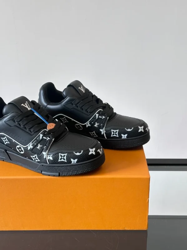 LV Trainer Sneaker - RLS107