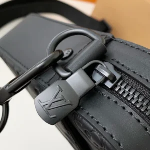 LV Trio Messenger In Black - RBV38