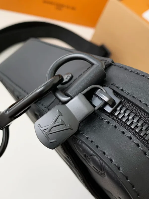 LV Trio Messenger In Black - RBV38