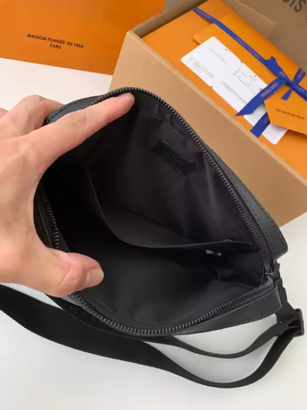 LV Trio Messenger In Black - RBV38