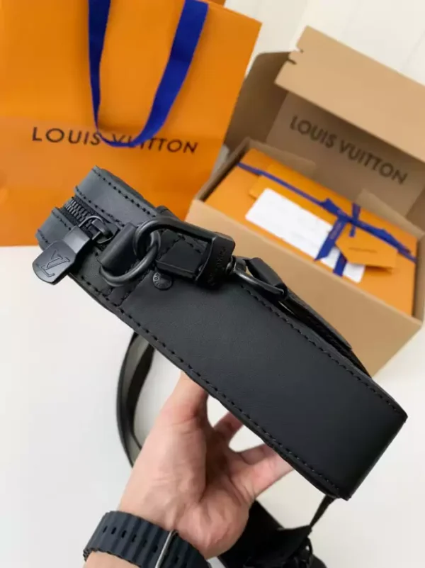 LV Trio Messenger In Black - RBV38