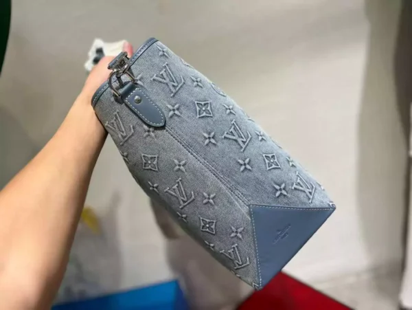 LV Weekend Tote Nm Monogram Washed Denim - RBV25