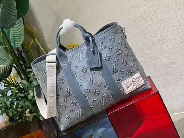 LV Weekend Tote Nm Monogram Washed Denim - RBV25