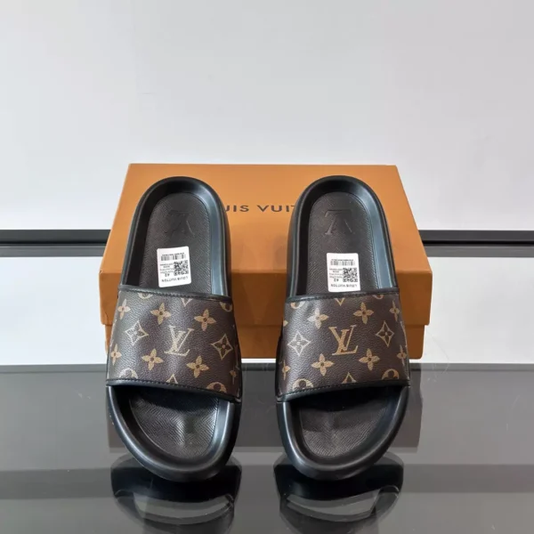 Louis Vuitton Slippers - S63