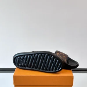 Louis Vuitton Slippers - S63