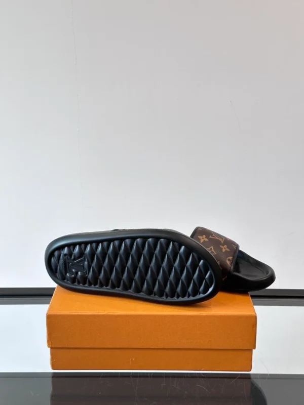 Louis Vuitton Slippers - S63
