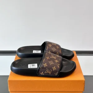Louis Vuitton Slippers - S63
