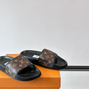 Louis Vuitton Slippers - S63