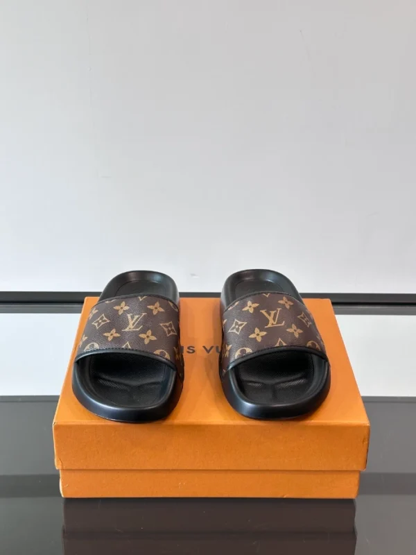 Louis Vuitton Slippers - S63