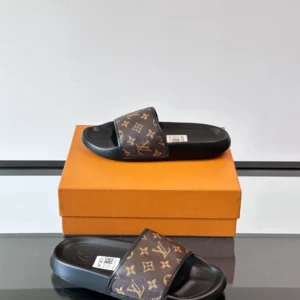 Louis Vuitton Slippers - S63