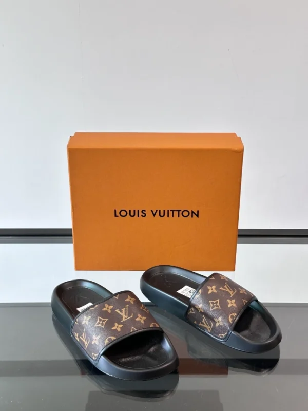 Louis Vuitton Slippers - S63