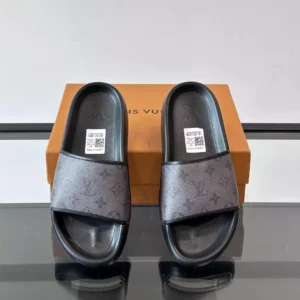 Louis Vuitton Slippers - S64