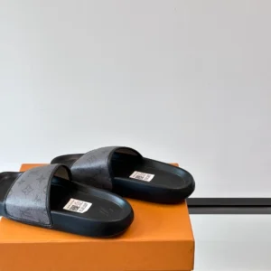 Louis Vuitton Slippers - S64