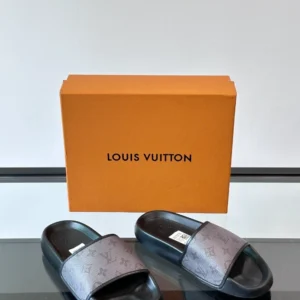 Louis Vuitton Slippers - S64