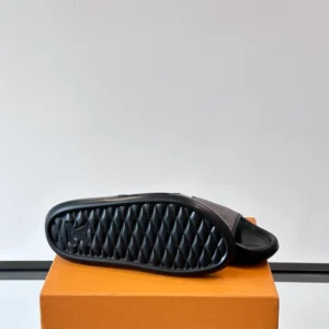 Louis Vuitton Slippers - S64