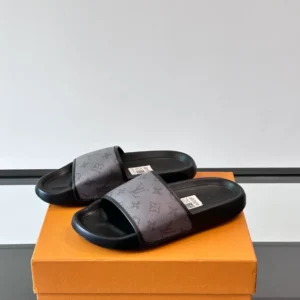 Louis Vuitton Slippers - S64