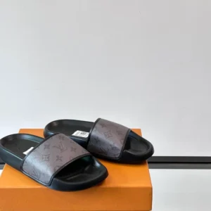 Louis Vuitton Slippers - S64
