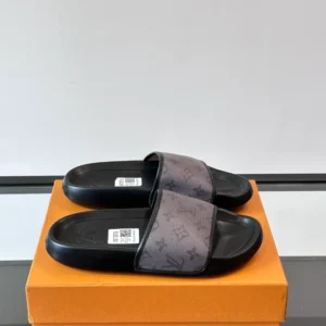 Louis Vuitton Slippers - S64
