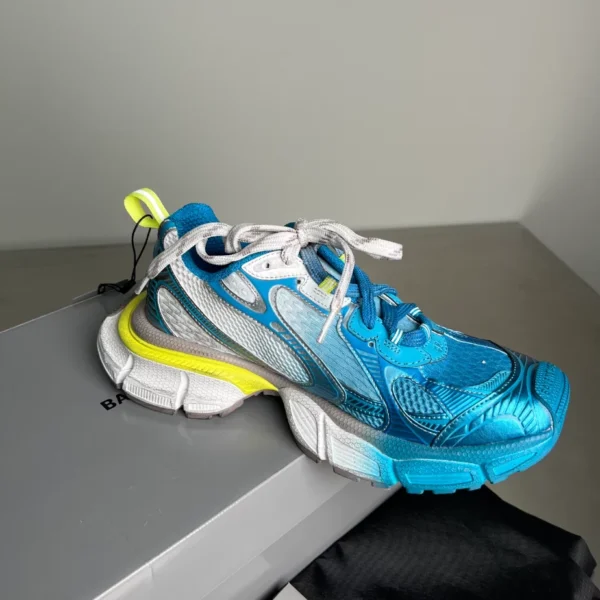 Balenciaga 3XL Toe Spray Sneaker - RBS86
