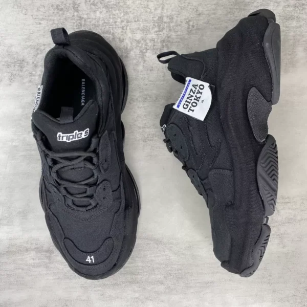 Balenciaga Triple S Sporty Sneakers In Black - RBS84