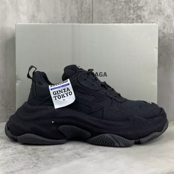 Balenciaga Triple S Sporty Sneakers In Black - RBS84