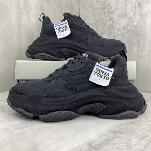 Balenciaga Triple S Sporty Sneakers In Black - RBS84