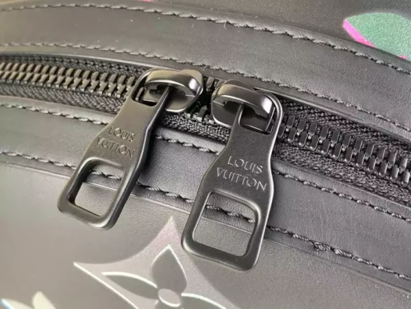 LV Comet Calf Leather Backpack in Black M22488 - RBV95