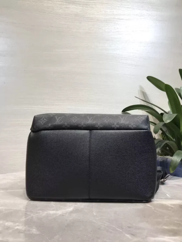 LV Discovery Backpack M31033 - RBV87