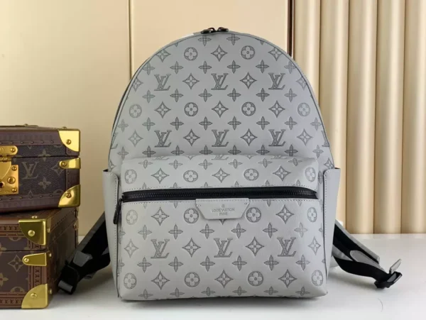 LV Discovery Backpack M46557 - RBV82
