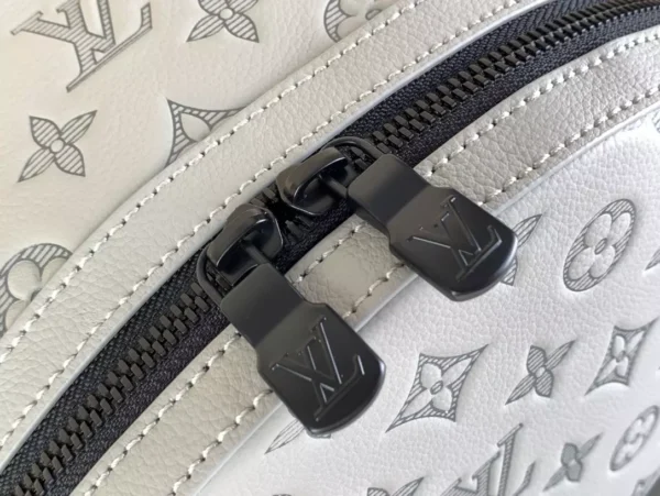 LV Discovery Backpack M46557 - RBV82