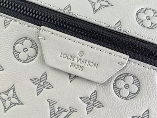 LV Discovery Backpack M46557 - RBV82
