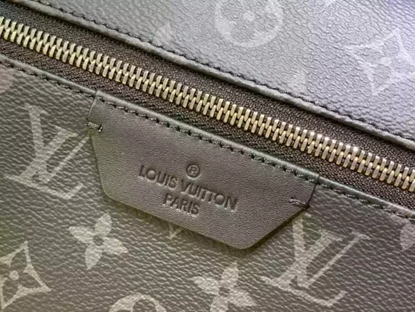 LV Discovery Backpack MM M22545 - RBV88