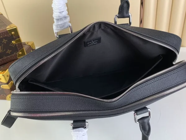LV Porte Documents Voyage Black Taiga Cowhide Leather - RBV73