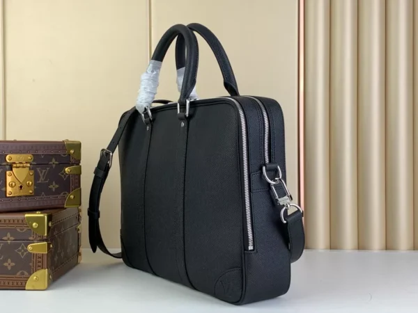 LV Porte Documents Voyage Black Taiga Cowhide Leather - RBV73
