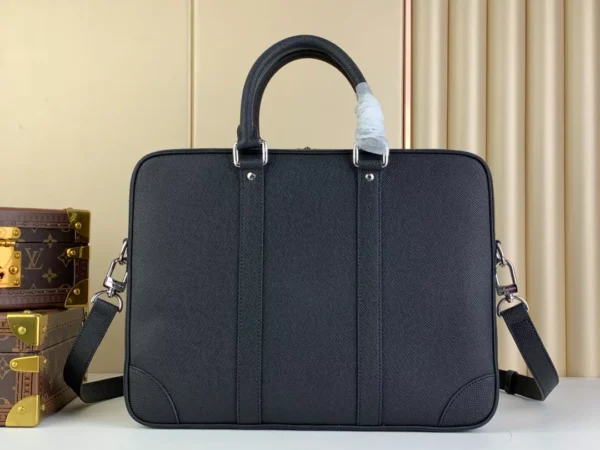 LV Porte Documents Voyage Black Taiga Cowhide Leather - RBV73