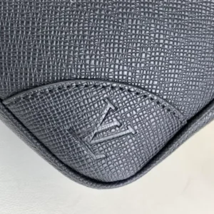 LV Porte Documents Voyage Black Taiga Cowhide Leather - RBV73
