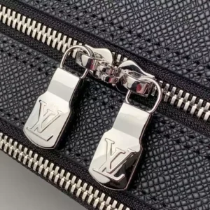 LV Porte Documents Voyage Black Taiga Cowhide Leather - RBV73